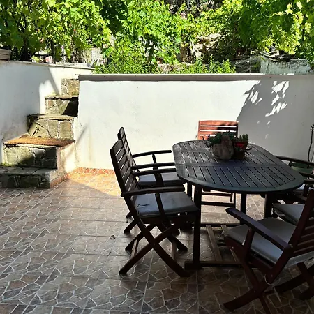 Neapolis Garden Appartement *